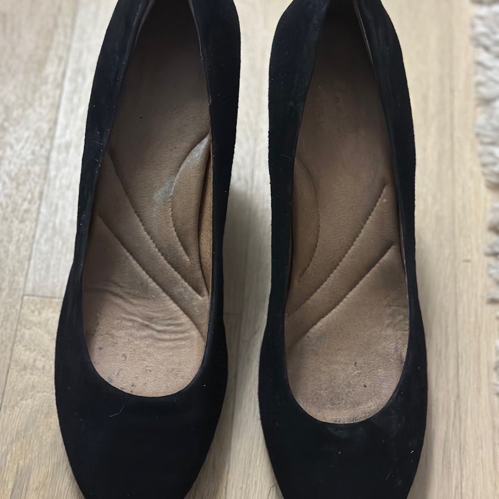 Clarks Black Flats Sleek Comfort Design